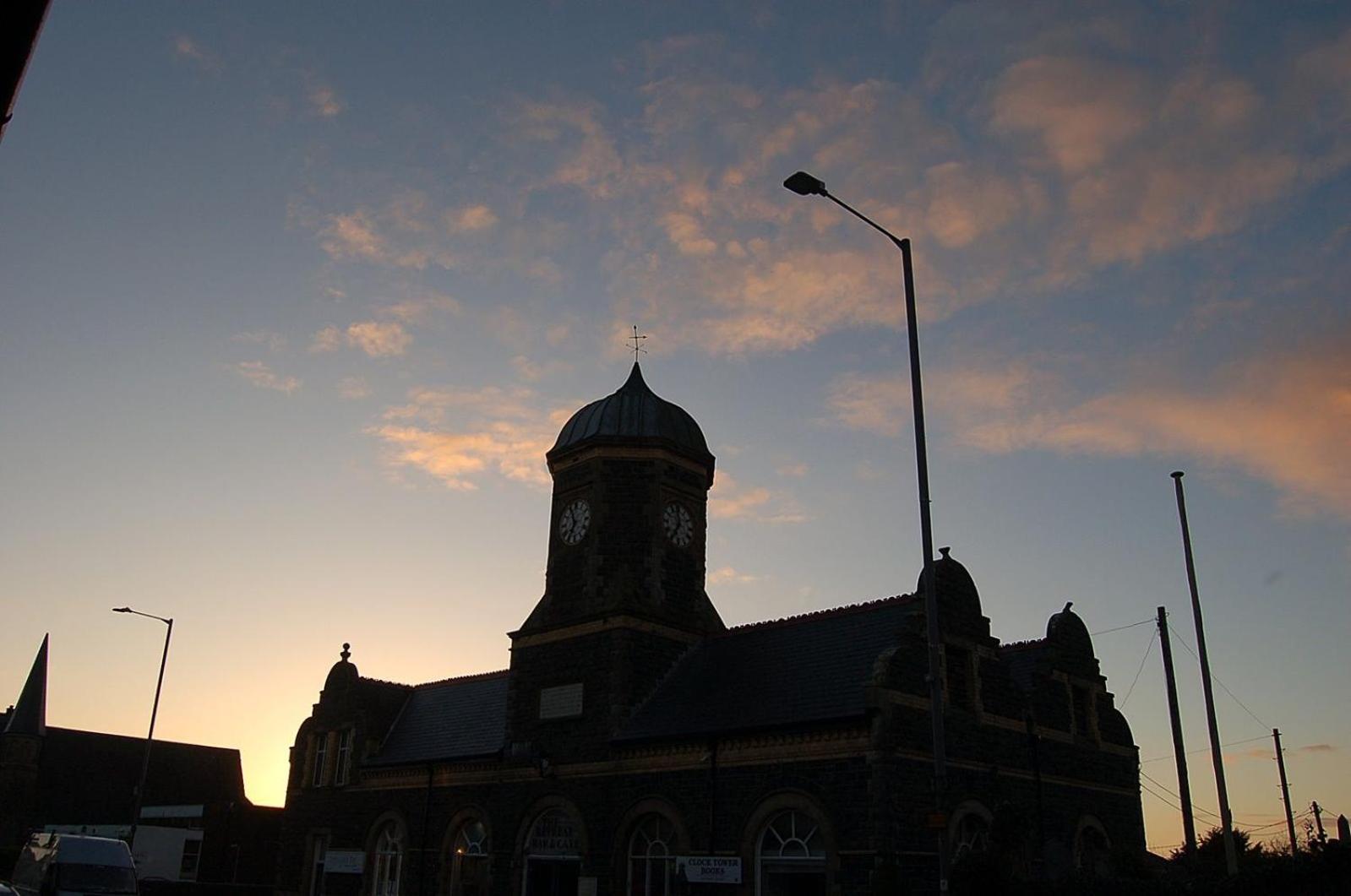 Ty Del - Beautiful Home In Tywyn Buitenkant foto